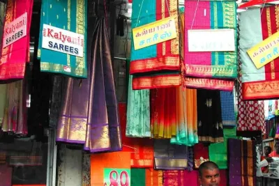 Full Day Customized Delhi Shopping Tour With Female Consultant