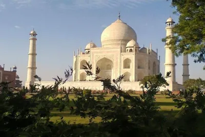 2-Day Agra Fort and Taj Mahal Guided Tour from Delhi Airport