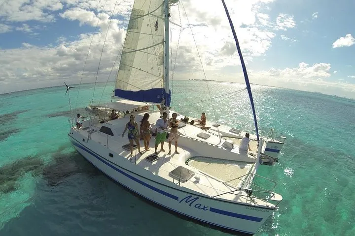 Isla Mujeres Full-Day Tour from Cancun with Lunch