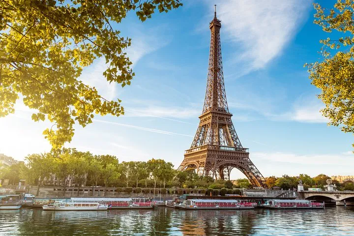 Paris Tour via Eurostar, with Seine Cruise and Travelcard