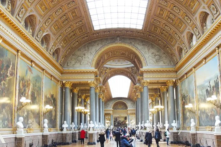 Versailles Small Group Guided Tour with Tranportation from Paris
