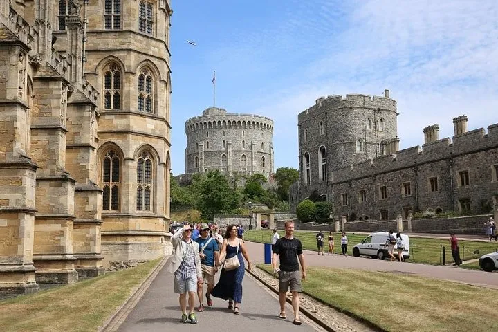 Windsor,Stonehenge & Salisbury Executive Luxury vehicle Private Tour