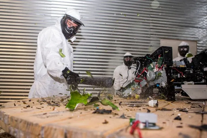 Wreck Room - A Destruction Experience, Standard Wrecking