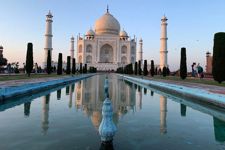 Mumbai to Taj Mahal Same-Day Tour by Flight with Private Guide