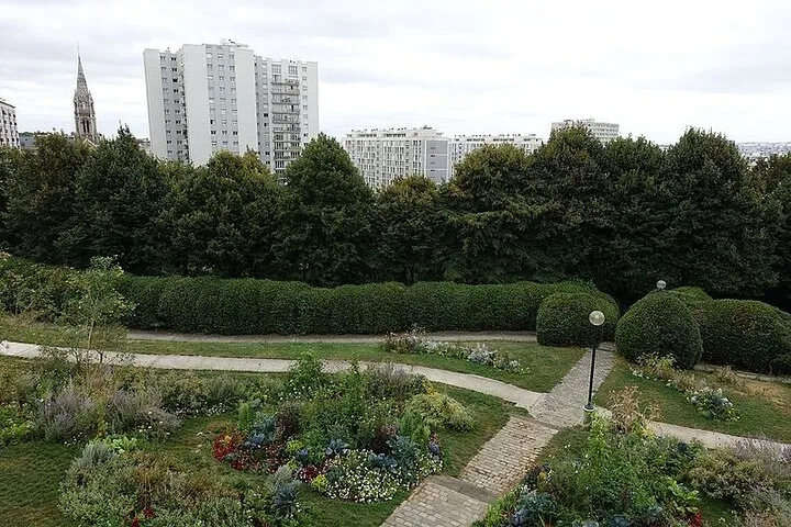 Flâneurs of Belleville: A Self-Guided Audio Tour of the Neighbourhood's Art