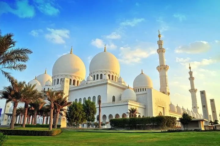 Abu Dhabi City Tour from Dubai with Coffee at Emirates Palace