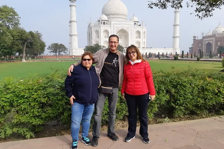 Private Tours: Taj Mahal Sunrise Tour from New Delhi