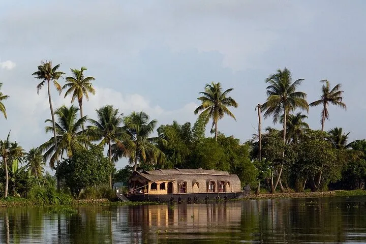 Kerala Backwater Tour with Cochin and Thekaddy
