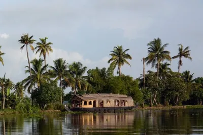 Golden Triangle with Beach and Backwaters Kerala