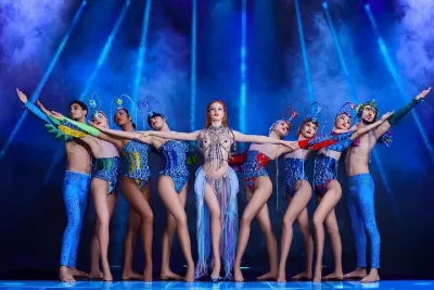 Paris Paradis Latin Cabaret Show with Champagne