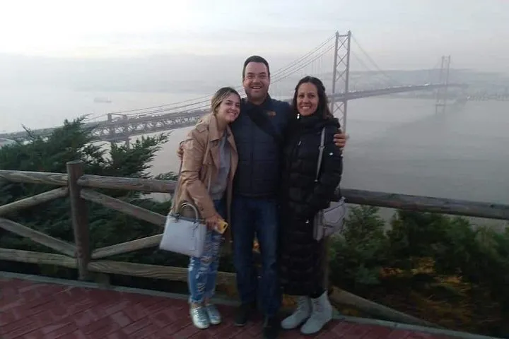 Serra Arrábida-Azulejos Natural Park private tour and wine tour departure Lisbon