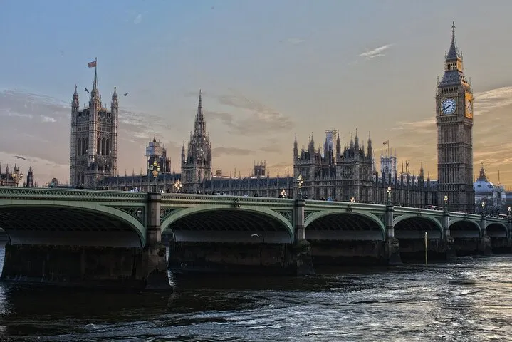 Layover Tour of London from LHR Executive Luxurious Vehicle Private Tour