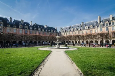 Paris Le Marais Hidden Gems Small Group Tour with Cruise Option