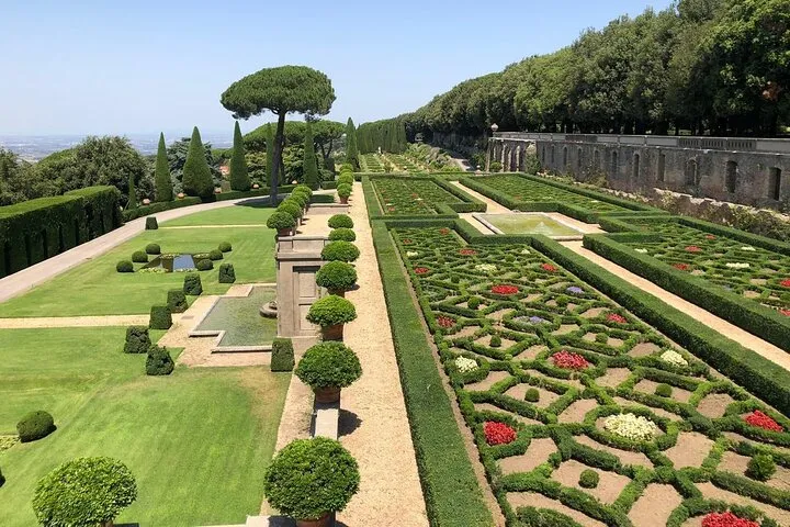 Pontifical Villa Gardens, Castel Gandolfo Audioguid Minibus Tour