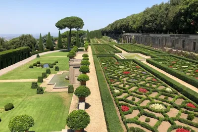 Pontifical Villa Gardens, Castel Gandolfo Audioguid Minibus Tour