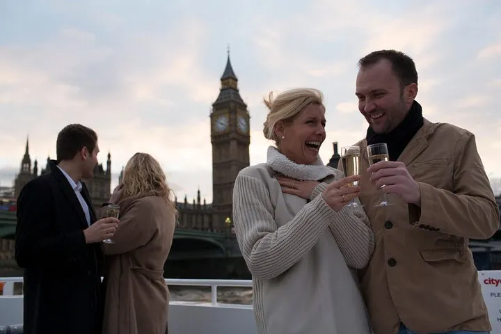 River Thames Evening Cruise with Sparkling wine and Canapés