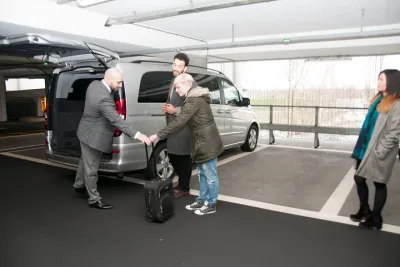 London Gatwick Airport Departure Private Transfer-Docklands Accommodation to LGW