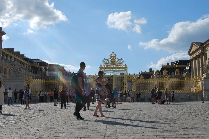 Versailles Palace Private Half Day Guided Tour including Hotel Pickup from Paris