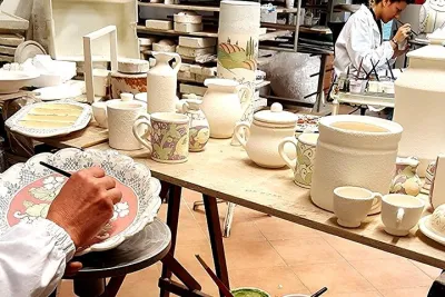 Private Tour to the Laboratory of Artistic Ceramics in Tuscany