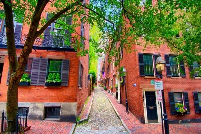 Beacon Hill Boston Walking Tour: History + Fun Photo Tips