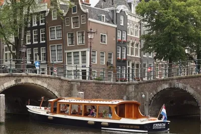 Morning Canal Cruise Amsterdam in Small-Group