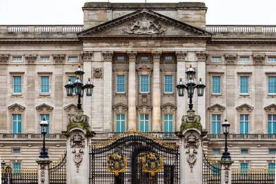 Buckingham Palace Visit & Changing of the Guard Walking Tour