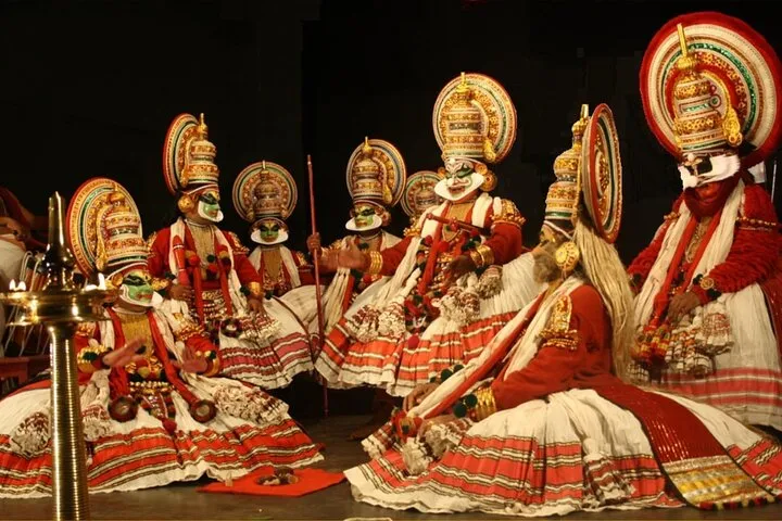 Gems Of South India Tour: Caves, Palaces, Temples & Backwaters