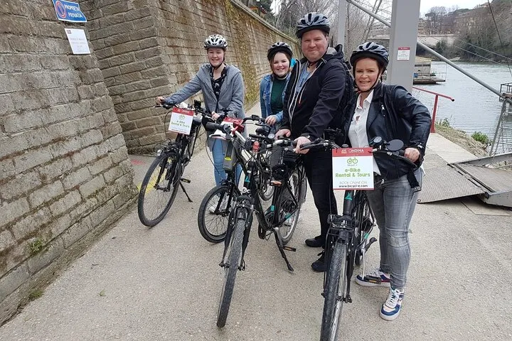 Rome Tiber cycle path: Electric & Muscle Rental Bike