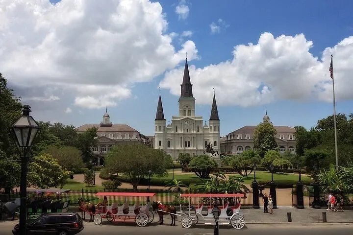 New Orleans City and Cemetery Tour with Garden District Stroll