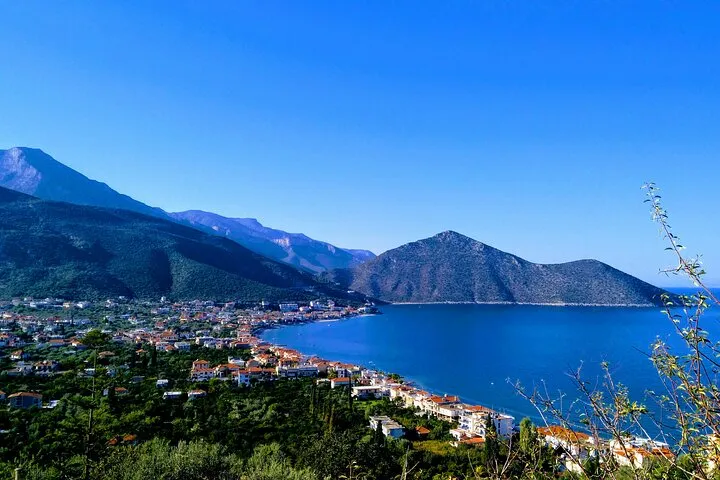 9-Day Ultimate Greek Experience: Peloponnese, Delphi, Zagori, Meteora, Vergina