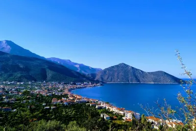 9-Day Ultimate Greek Experience: Peloponnese, Delphi, Zagori, Meteora, Vergina