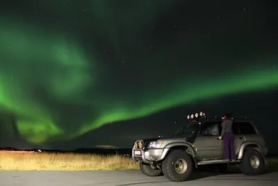 Northern lights hunt in a Super Jeep