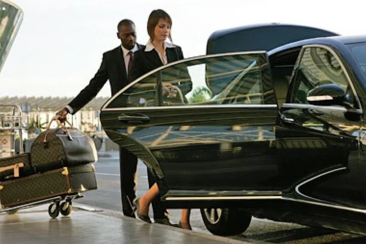 One Way Private City Transfer from Delhi to Agra