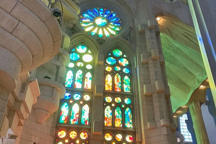 Barcelona Sagrada Familia and Guell Park drink and tapa