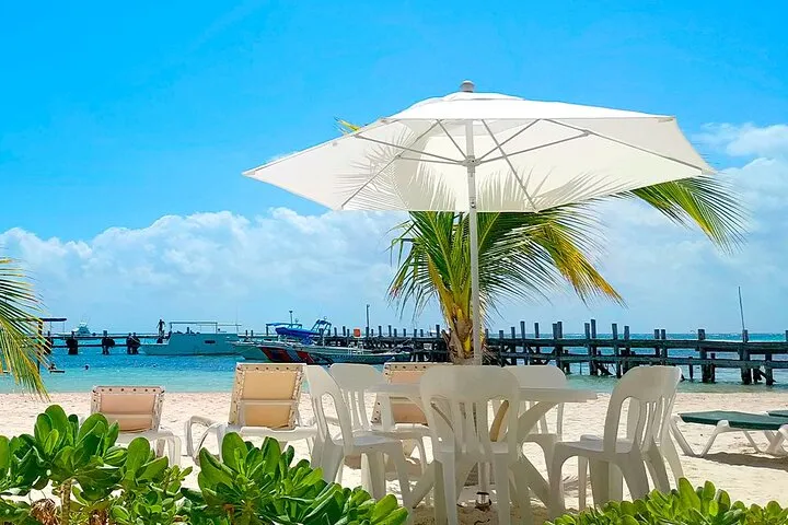 Full day tour in a Beach Club with Brunch in the Riviera Maya