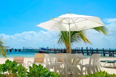 Full day tour in a Beach Club with Brunch in the Riviera Maya
