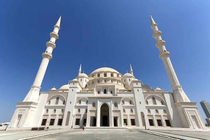 From Dubai to Fujairah: Full Day Tour with Sheikh Zayed Grand Mosque