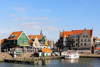 Private Day Trip to Keukenhof and Zaanse Schans
