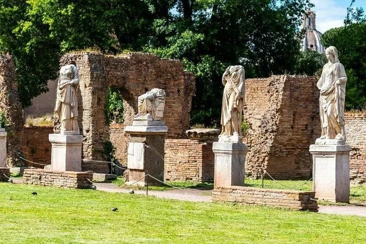 Colosseum & Ancient Rome Private: Women History Guided Tour