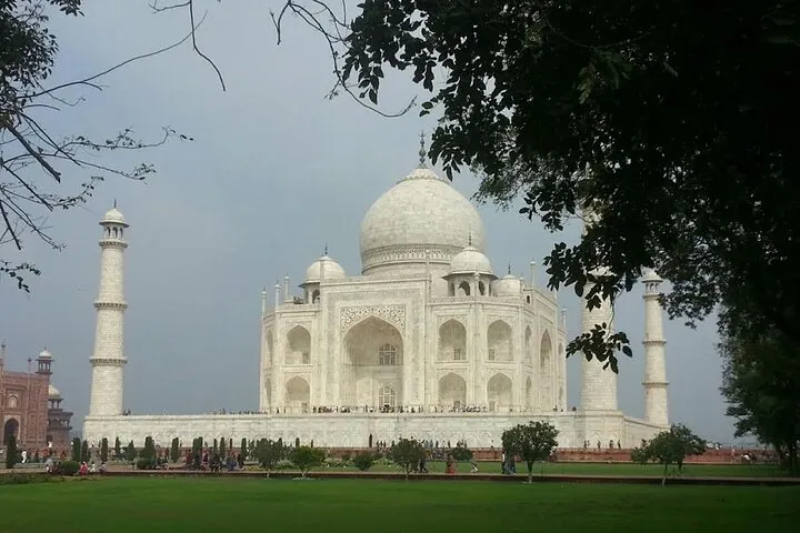 Day Trip to Agra from Delhi Including Taj Mahal and Agra Fort