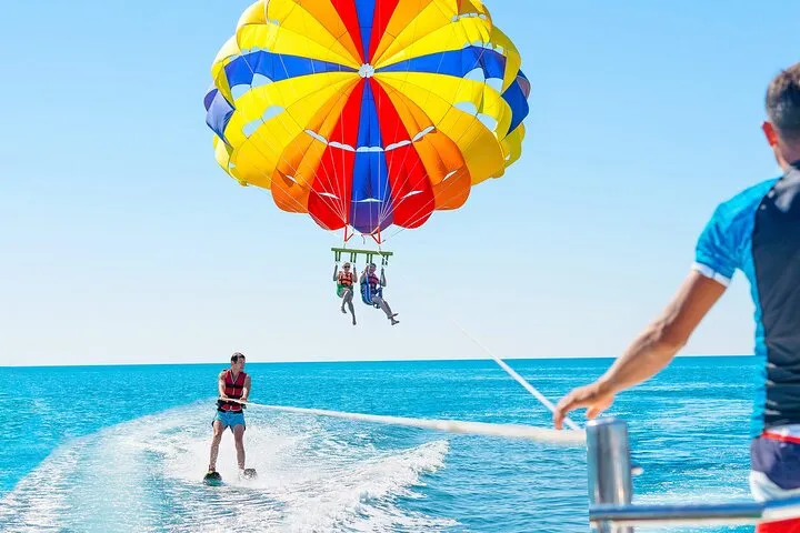 Dubai Parasailing with Pickup Included
