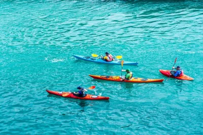 Barcelona: Costa Brava Snorkeling and Kayaking Group with Lunch
