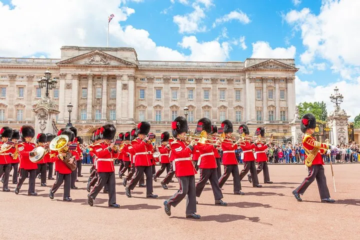 The Changing of the Guard Tour and Buckingham Palace