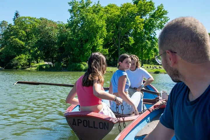 Paris Family Custom Tour: Kids-Friendly Day with Private Guide