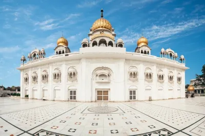 Half-Day Premium New Delhi Cycling Tour - Explore its glorious past