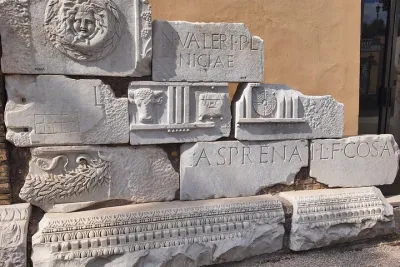 Learn Latin on Field: Guided Lesson and tour in the Heart of Ancient Rome