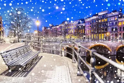 Amsterdam Christmas Walk with hot drink and Dutch treat