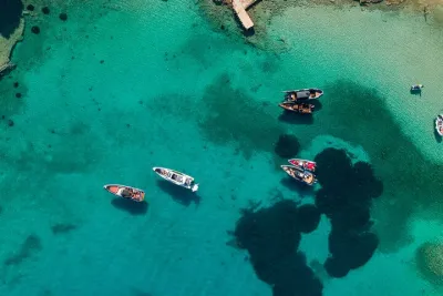 Full-Day Private Boat Tour Visiting Kea