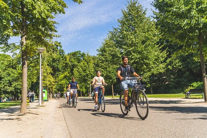 Amsterdam Small-Group Bike Tour With Canal Cruise, Drinks, Cheese