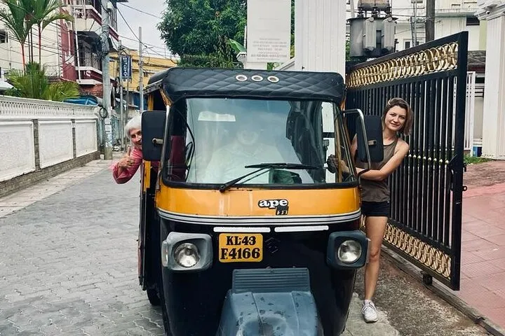 Kochi Tuk Tuk Tour by Experienced Story Teller